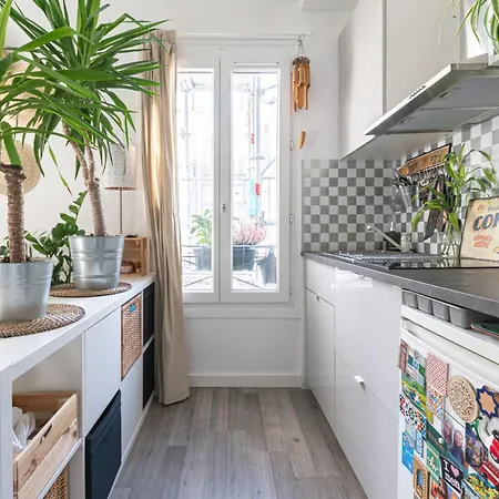 Beautiful And Bright Studio Near Belleville Lägenhet