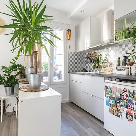 Beautiful And Bright Studio Near Belleville Lägenhet