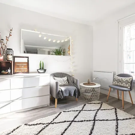 Appartamento Beautiful And Bright Studio Near Belleville Parigi