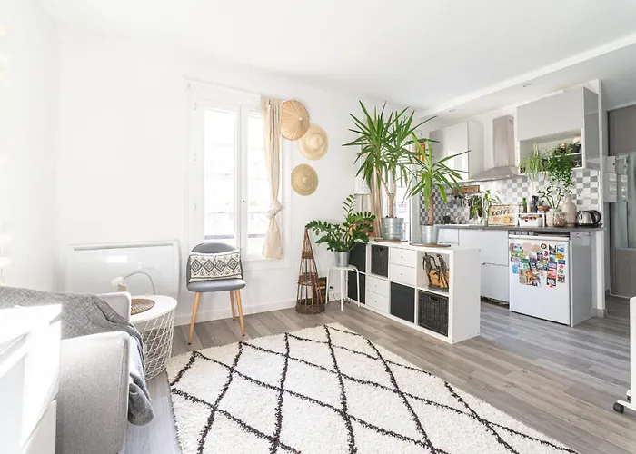 Beautiful And Bright Studio Near Belleville Apartman Párizs