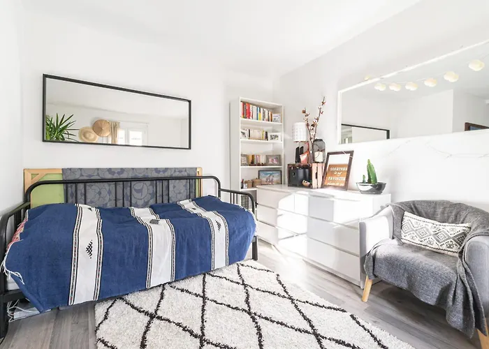 Beautiful And Bright Studio Near Belleville Apartman Párizs