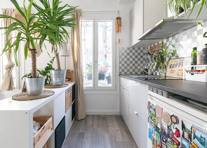 Beautiful And Bright Studio Near Belleville Apartman