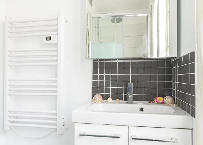 Beautiful And Bright Studio Near Belleville *
